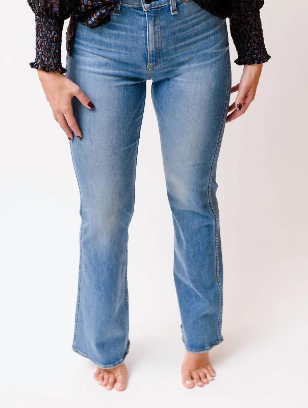 Clothing Woman Love Jeans In Skyline