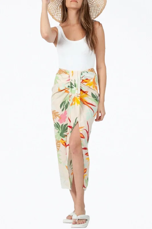 Fashionable Casual Tops Floral-Print Gathered Sarong Skirt In White Tropical