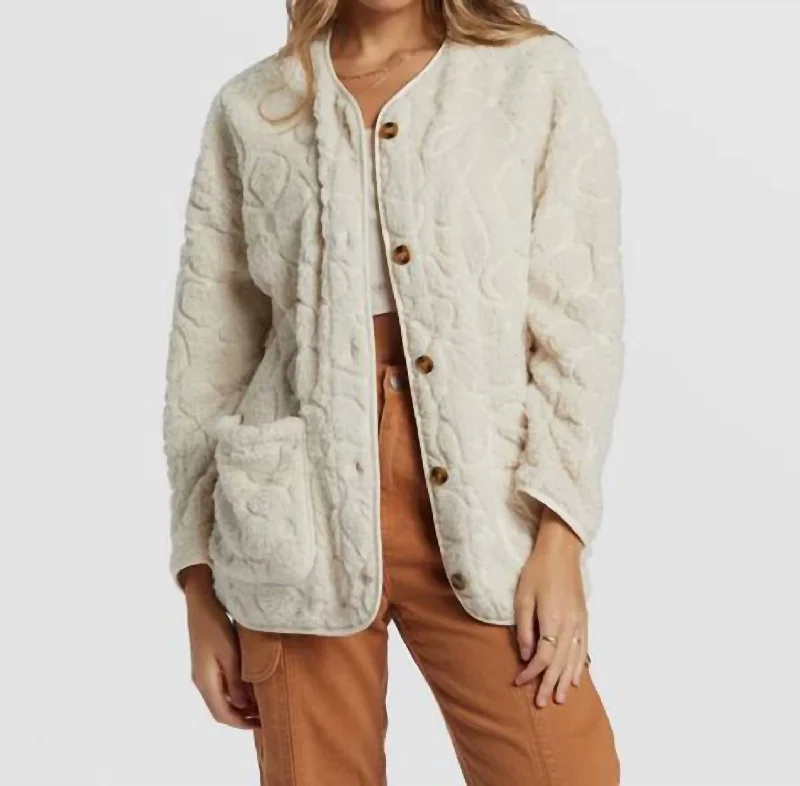 Women's Relaxed Clothes Fireside Cozy Fleece Jacket In White Cap