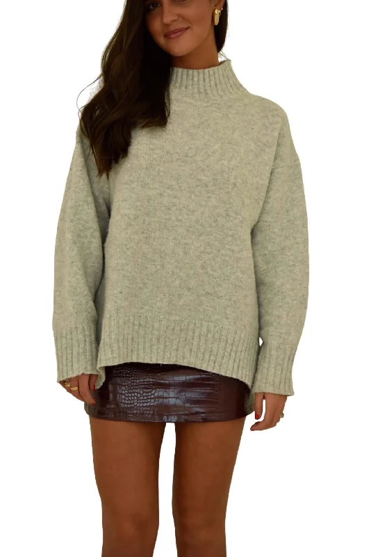 Day To Night Styles Mock Neck Sweater In Heather Grey
