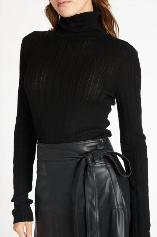 Fashionista Favorites Women's Kayden Knit Top In Black