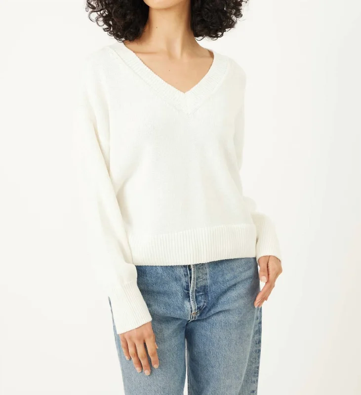 Season Sale Nova V Neck In White