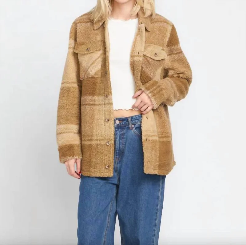 Women's Holiday Outfit Silent Sherpa Jacket In Mushroom