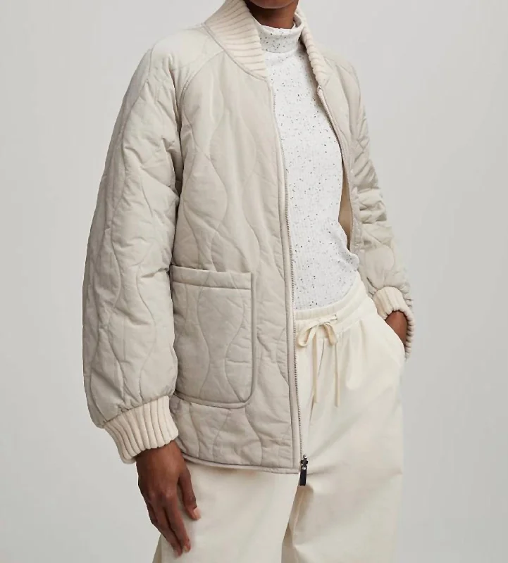 Women's Tailored Outfit Reno Reversible Quilt Jacket In Sandshell