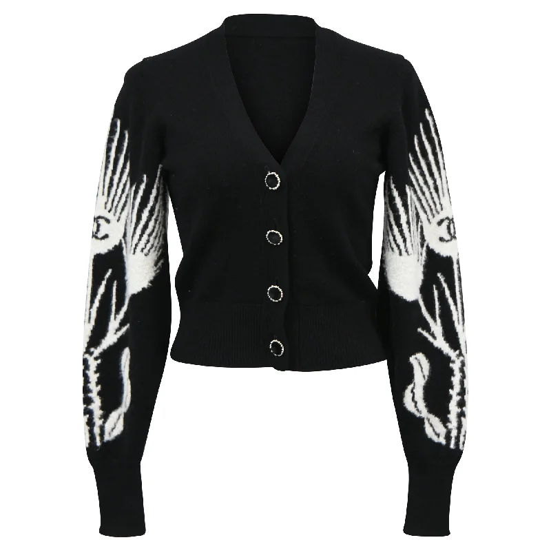 Exquisite Craftsmanship Chanel Printed Knitted Button-Embellished Cardigan in Black Wool