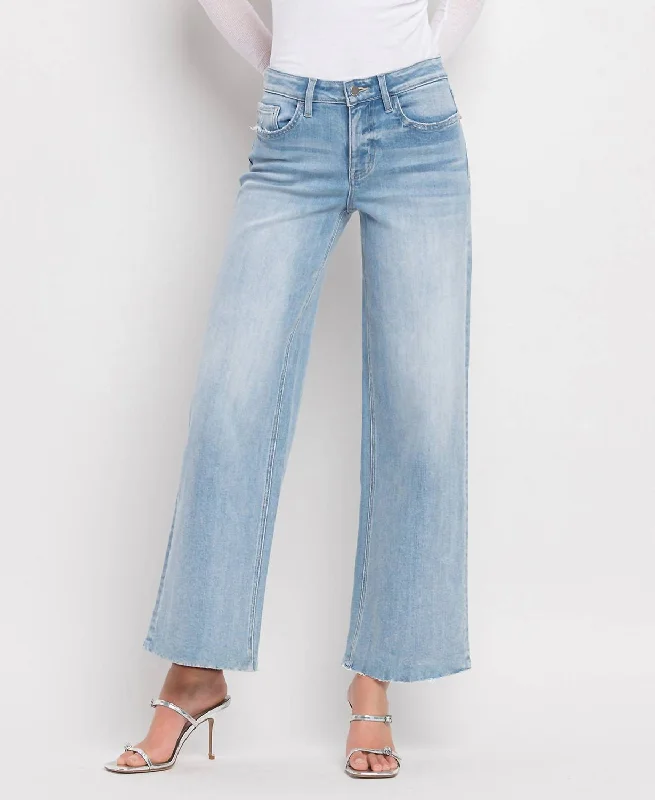 End Of Season Sale Clothing The Best Of The Best Jeans In Light Wash